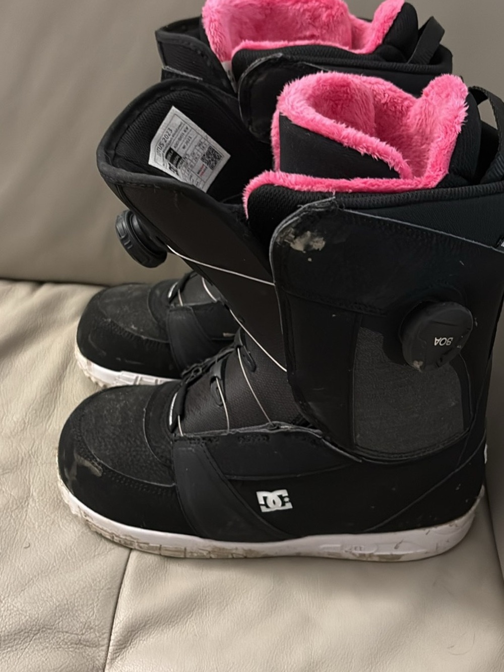 DC womens Black Snowboard Boots with Pink Lining